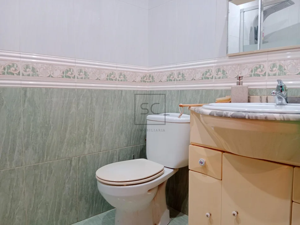 Piso con ascensor, garaje y trastero en ares