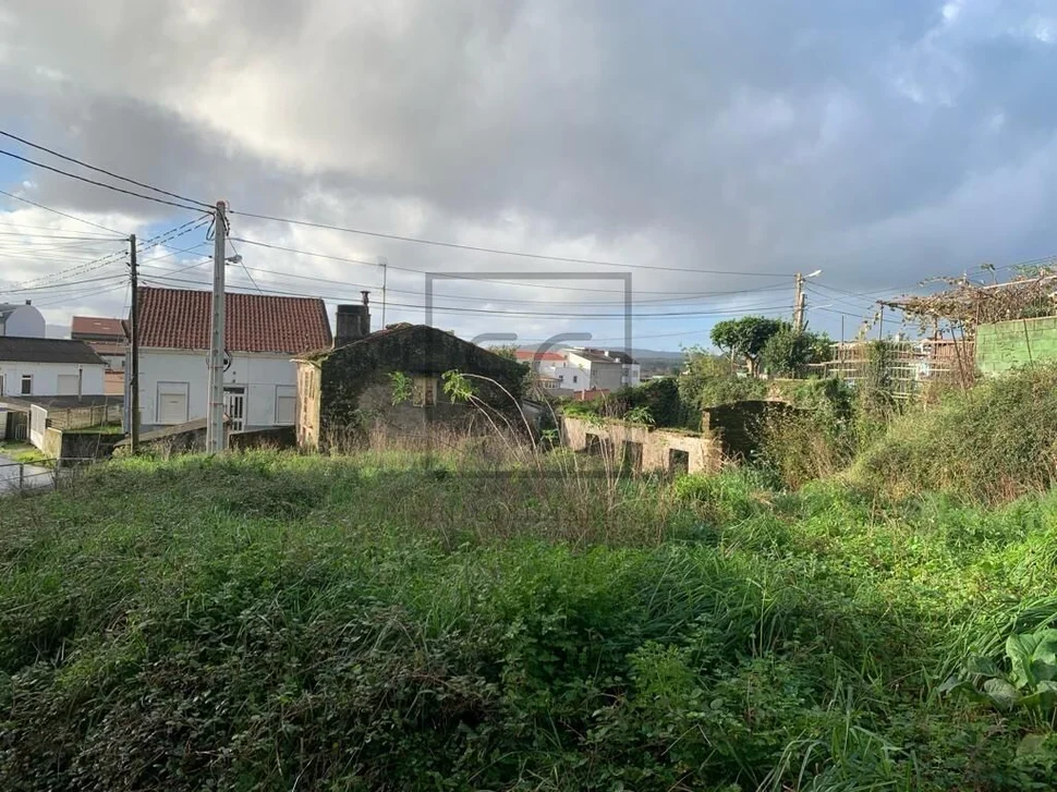 Finca edificable en casadelos-neda