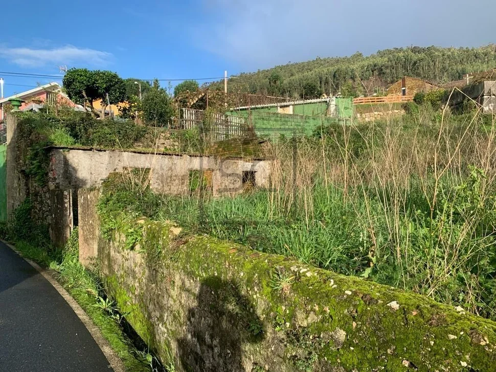 Finca edificable en casadelos-neda