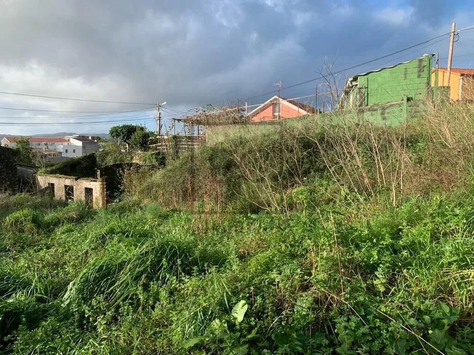 Finca edificable en casadelos-neda