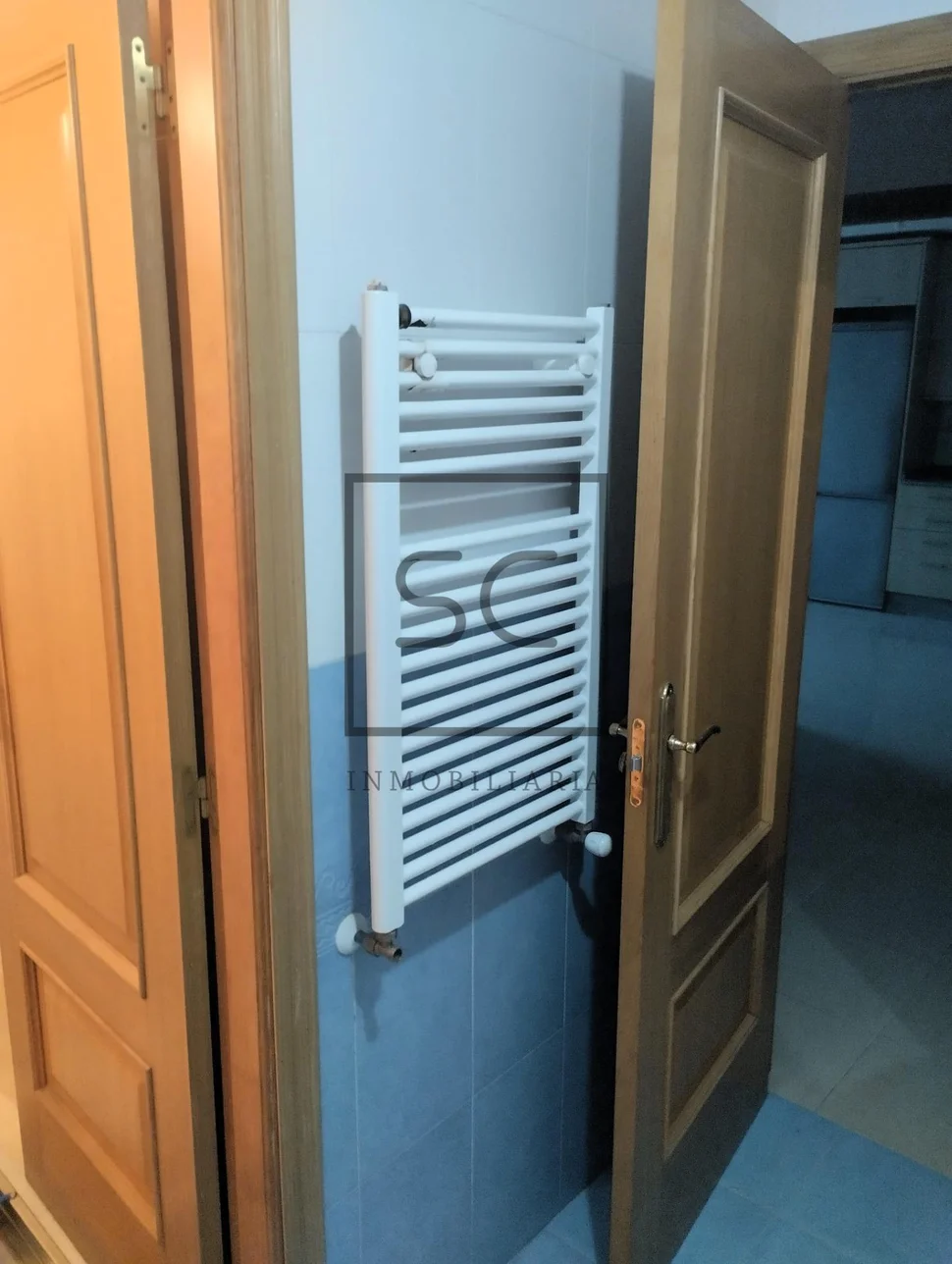 Luminoso piso con ascensor, garaje y trastero en sada