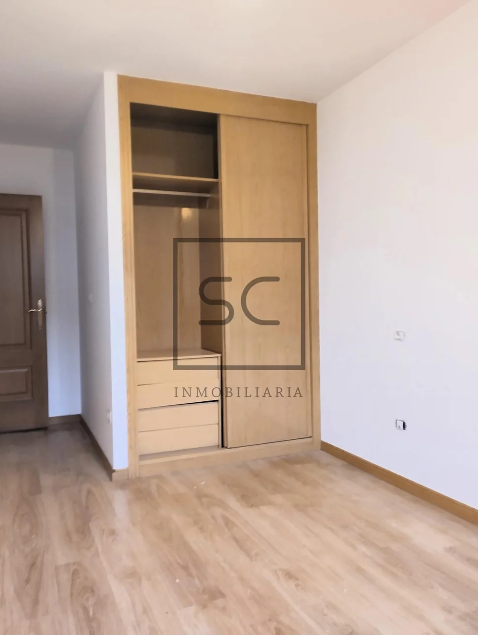 Luminoso piso con ascensor, garaje y trastero en sada