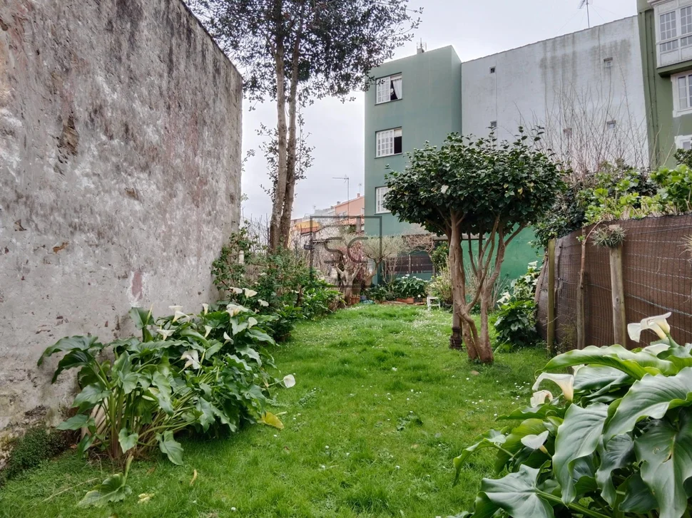 Pareado con jardin en cedeira