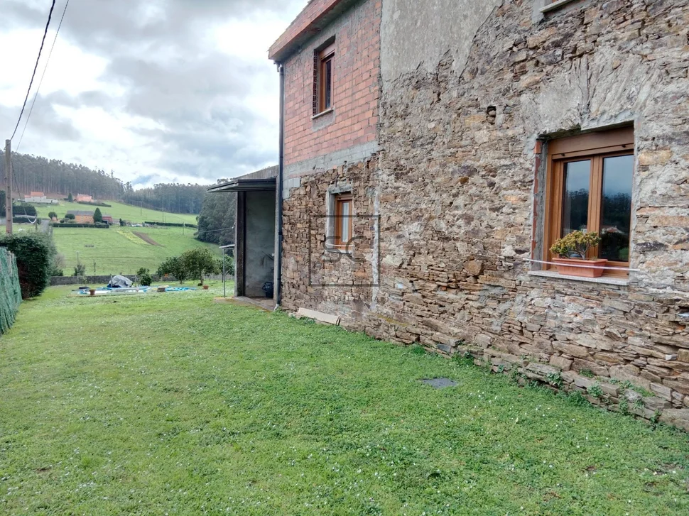 Pareado de piedra con finca en esteiro-cedeira