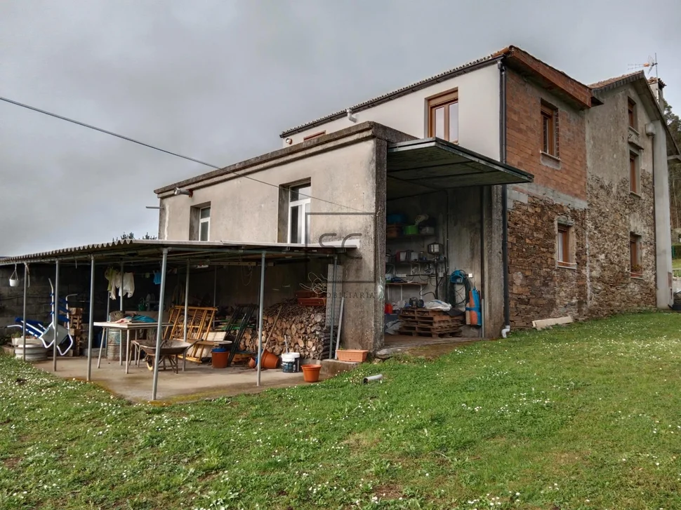 Pareado de piedra con finca en esteiro-cedeira