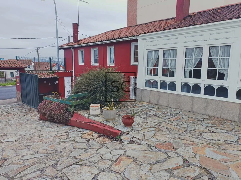 Casa con parcela edificable en santa mariña, ferrol