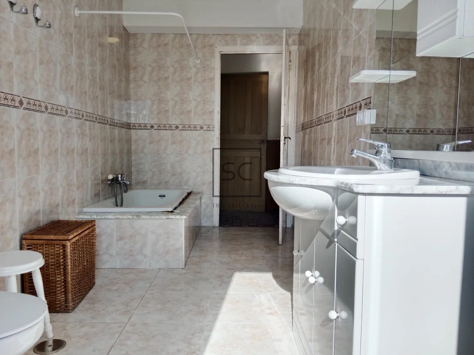 Casa con finca y bodega en magalofes-fene