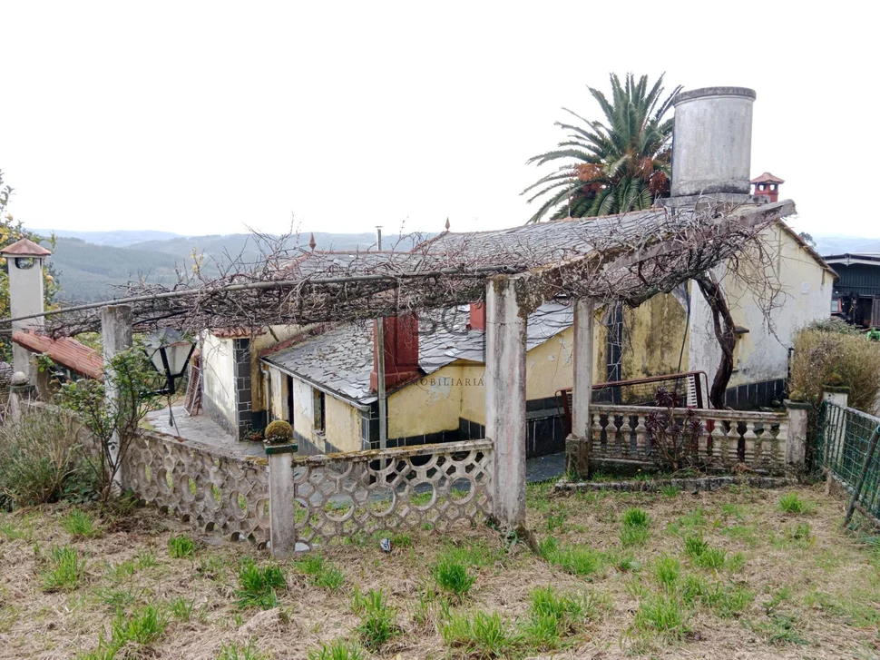 Casa con finca y garaje en moeche