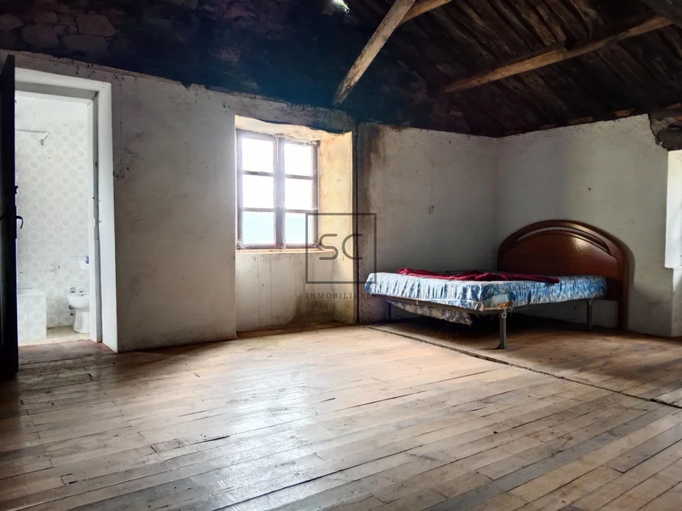 Casa con finca y garaje en moeche