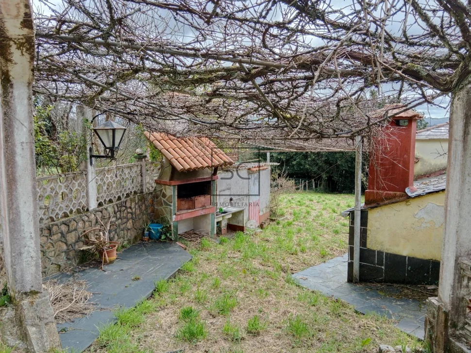 Casa con finca y garaje en moeche
