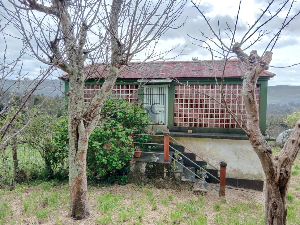 Casa con finca y garaje en moeche