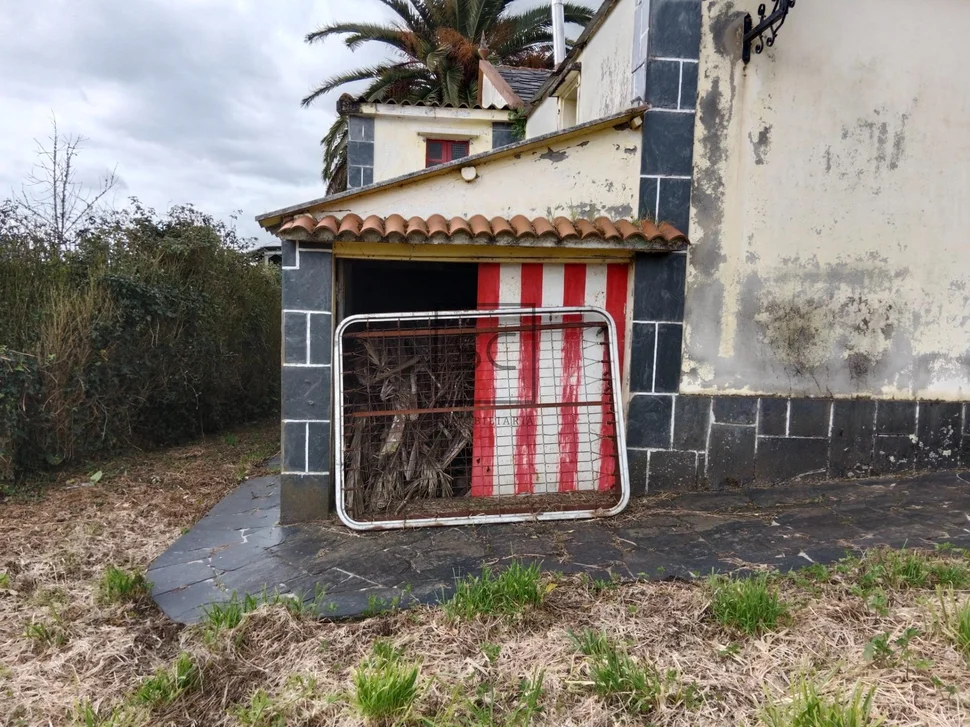 Casa con finca y garaje en moeche