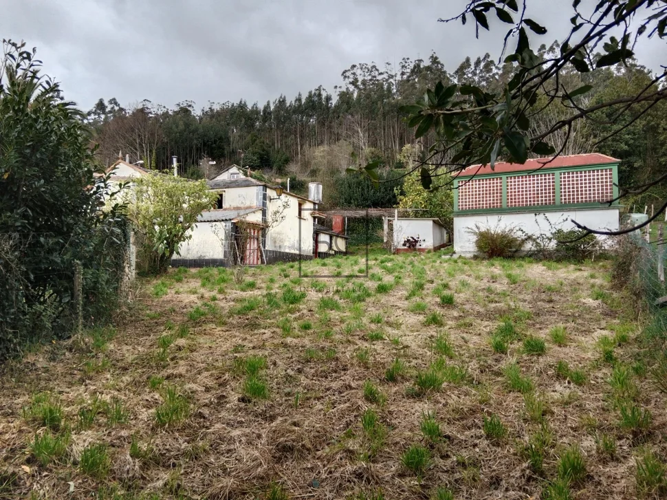 Casa con finca y garaje en moeche