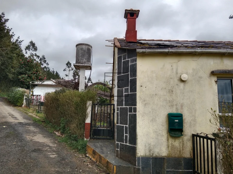 Casa con finca y garaje en moeche