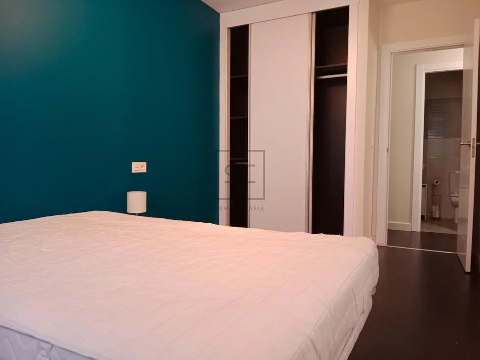 Piso con garaje y piscina comunitaria en ares