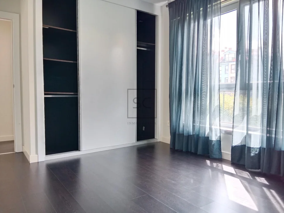 Piso con garaje y piscina comunitaria en ares