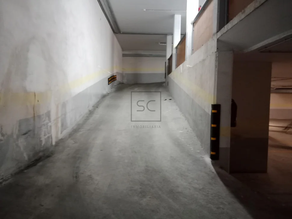 Piso con garaje y piscina comunitaria en ares