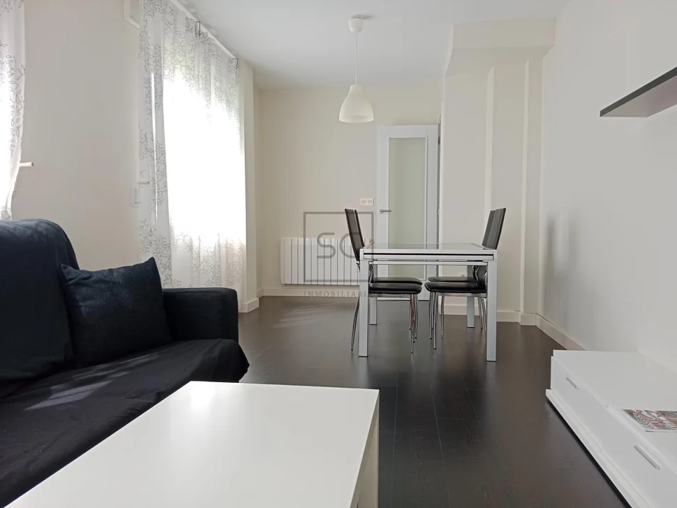 Piso con garaje y piscina comunitaria en ares