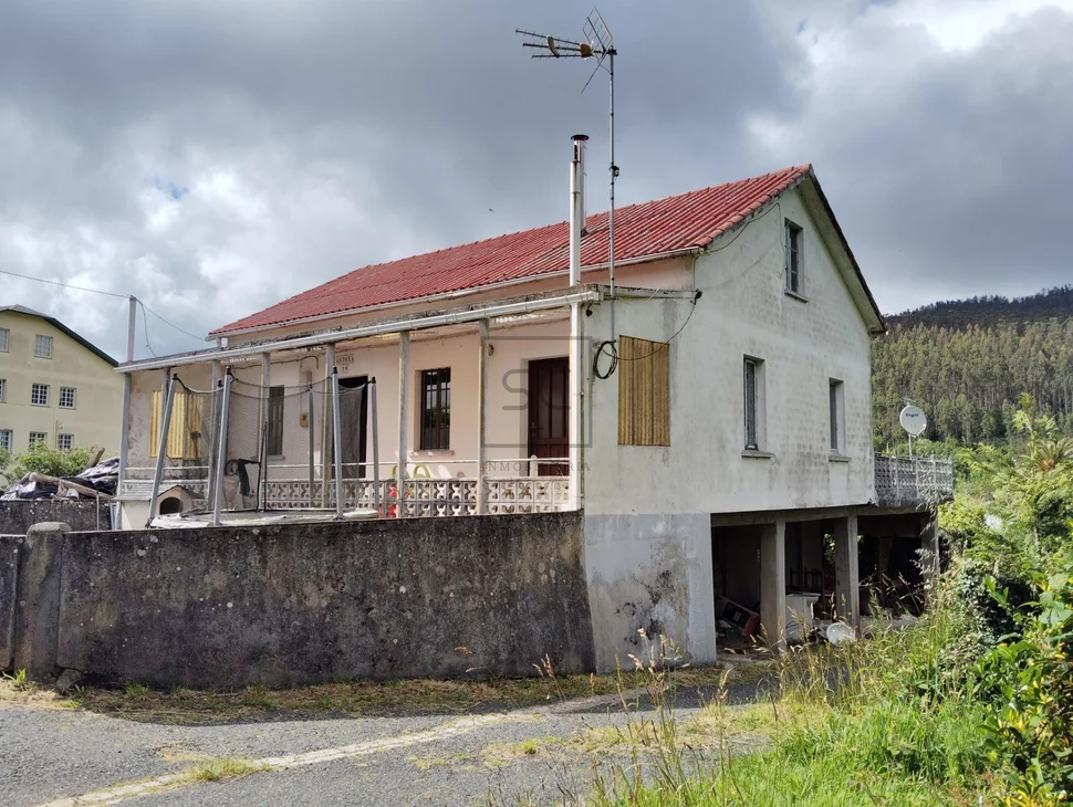 Casa en cedeira, campo del hospital