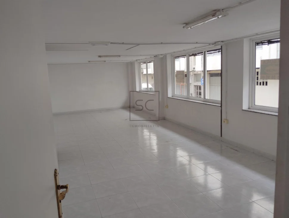 Local en santa cecilia, narón