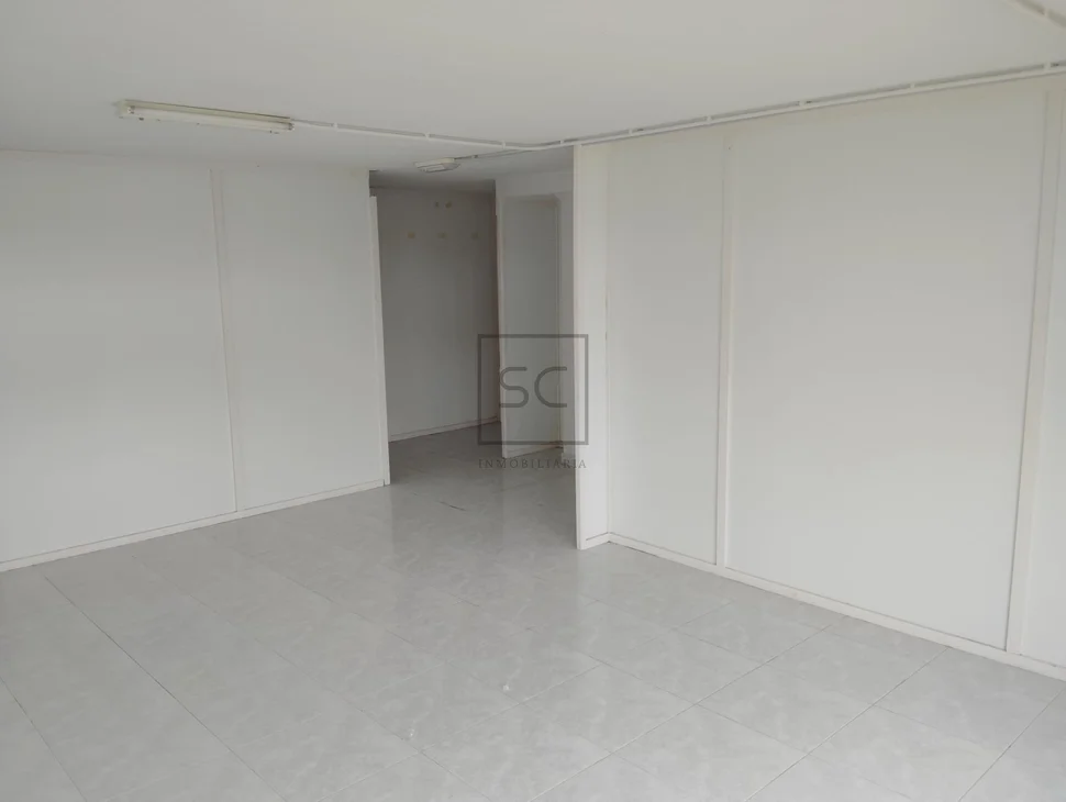 Local en santa cecilia, narón