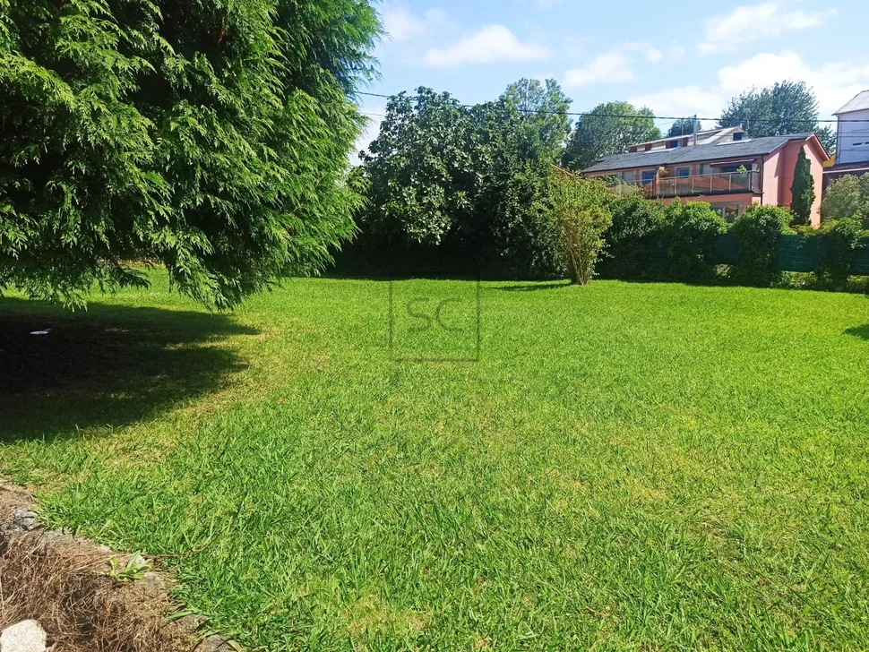 Casa con finca en ferrol