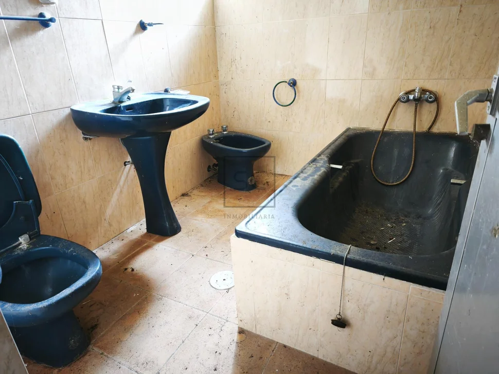 Casa de piedra para reforma integral con gran finca