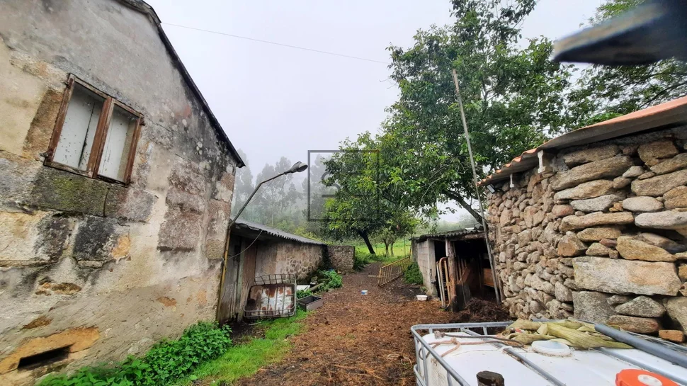 Casa de piedra para reforma integral con gran finca