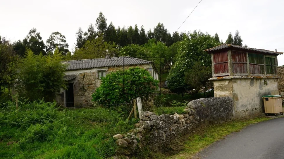 Casa de Piedra para Reforma Integral con Gran Finca