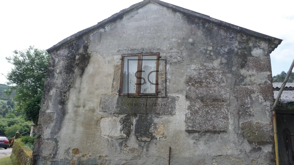 Casa de Piedra para Reforma Integral con Gran Finca