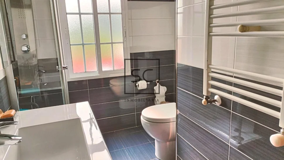 Casa adosada con tres plantas en a mourela, neda