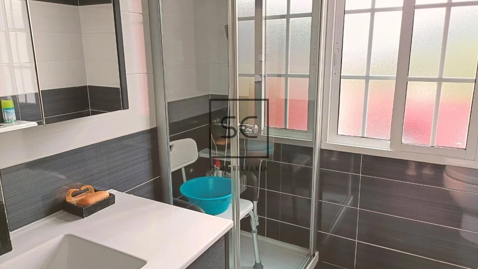 Casa adosada con tres plantas en a mourela, neda