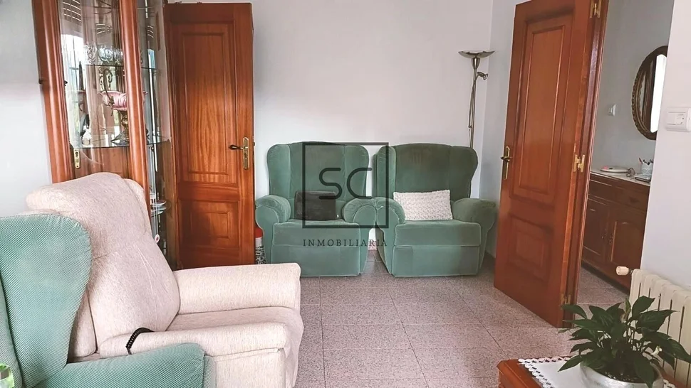 Casa adosada con tres plantas en a mourela, neda