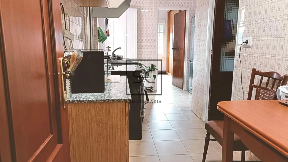 Casa adosada con tres plantas en a mourela, neda