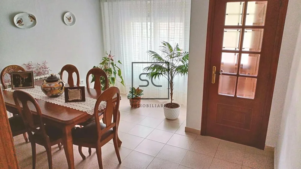 Casa adosada con tres plantas en a mourela, neda