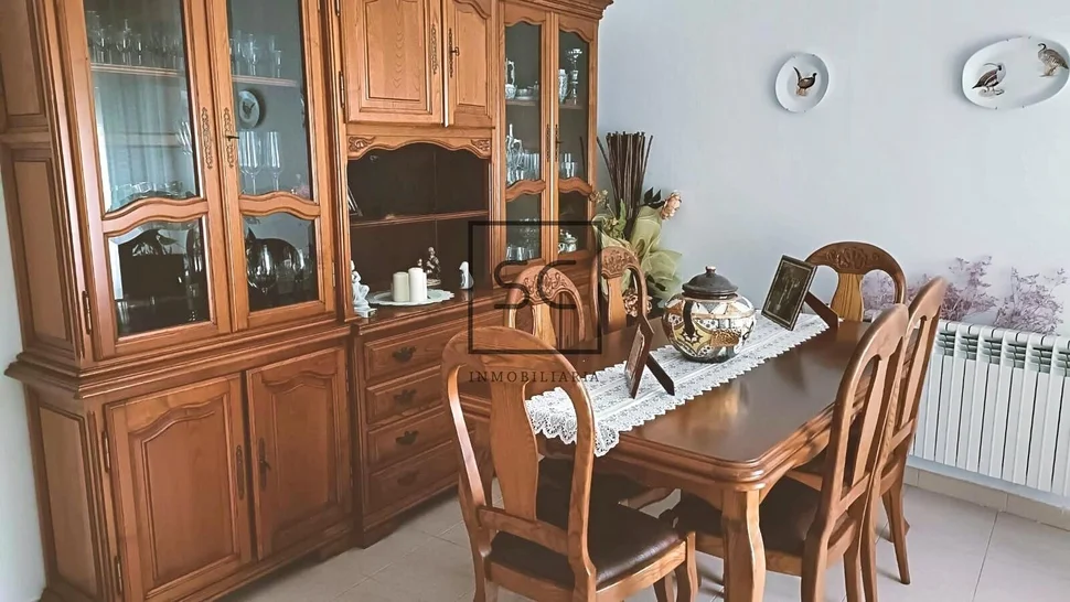 Casa adosada con tres plantas en a mourela, neda