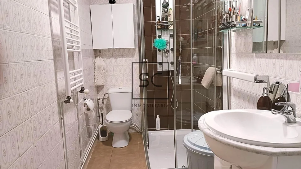 Casa adosada con tres plantas en a mourela, neda