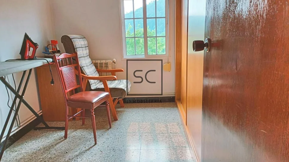 Casa adosada con tres plantas en a mourela, neda