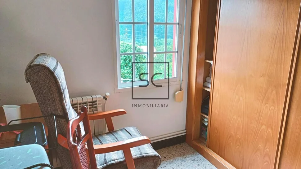 Casa adosada con tres plantas en a mourela, neda