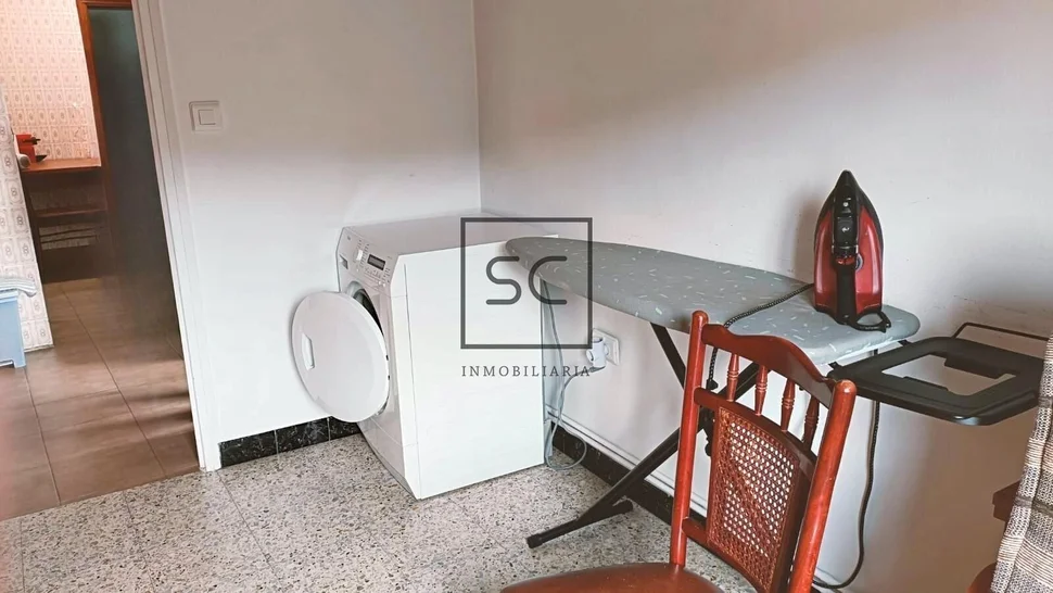 Casa adosada con tres plantas en a mourela, neda