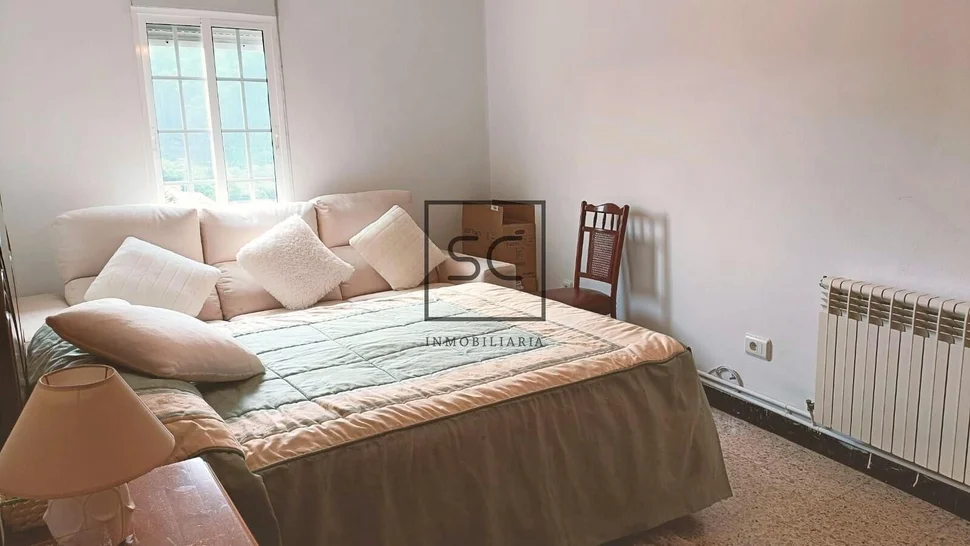 Casa adosada con tres plantas en a mourela, neda