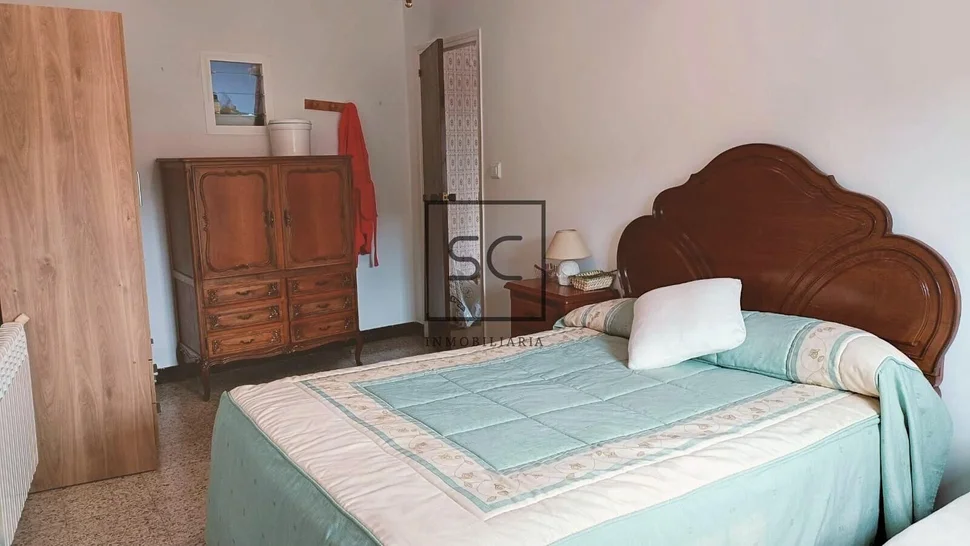 Casa adosada con tres plantas en a mourela, neda