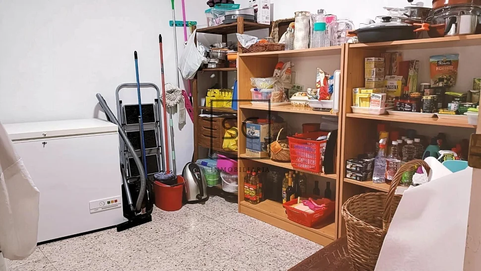 Casa adosada con tres plantas en a mourela, neda