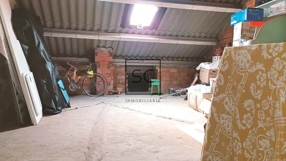 Casa adosada con tres plantas en a mourela, neda