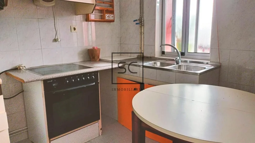 Casa adosada con tres plantas en a mourela, neda