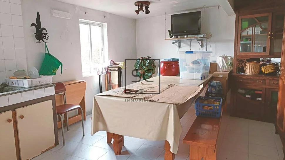 Casa adosada con tres plantas en a mourela, neda