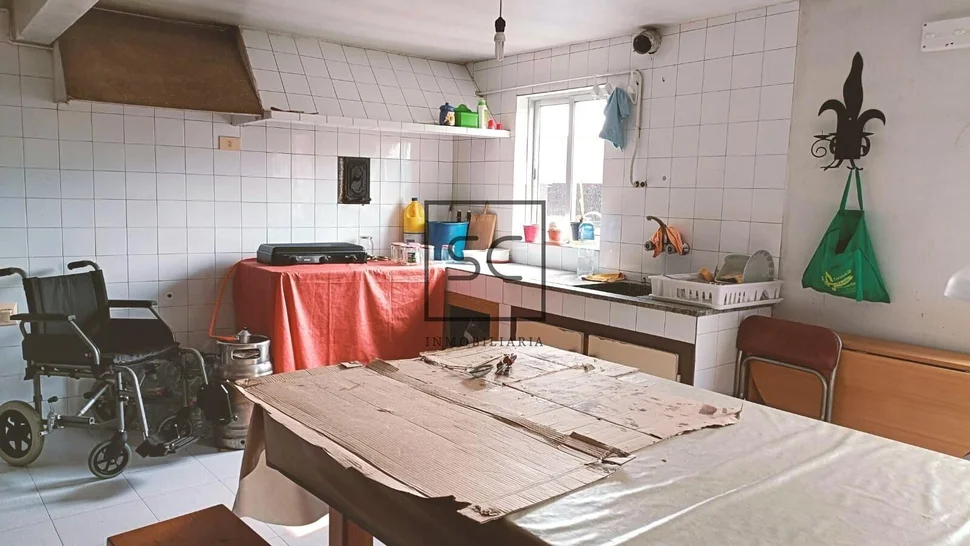 Casa adosada con tres plantas en a mourela, neda