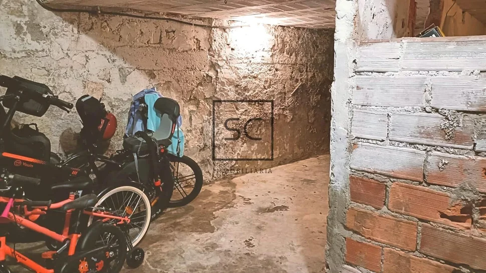 Casa adosada con tres plantas en a mourela, neda