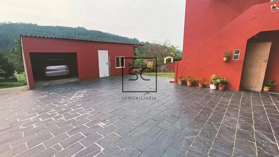 Casa adosada con tres plantas en a mourela, neda