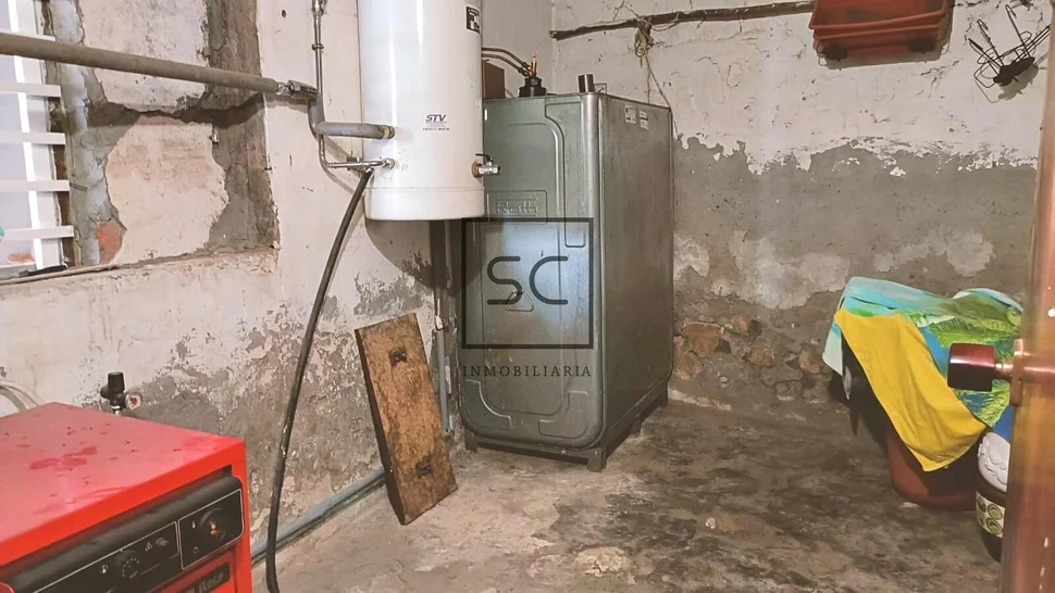 Casa adosada con tres plantas en a mourela, neda